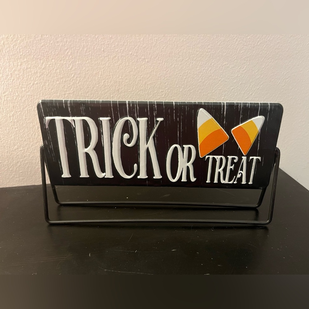 Double sided sign! Welcome / Trick or treat Sign - NWT